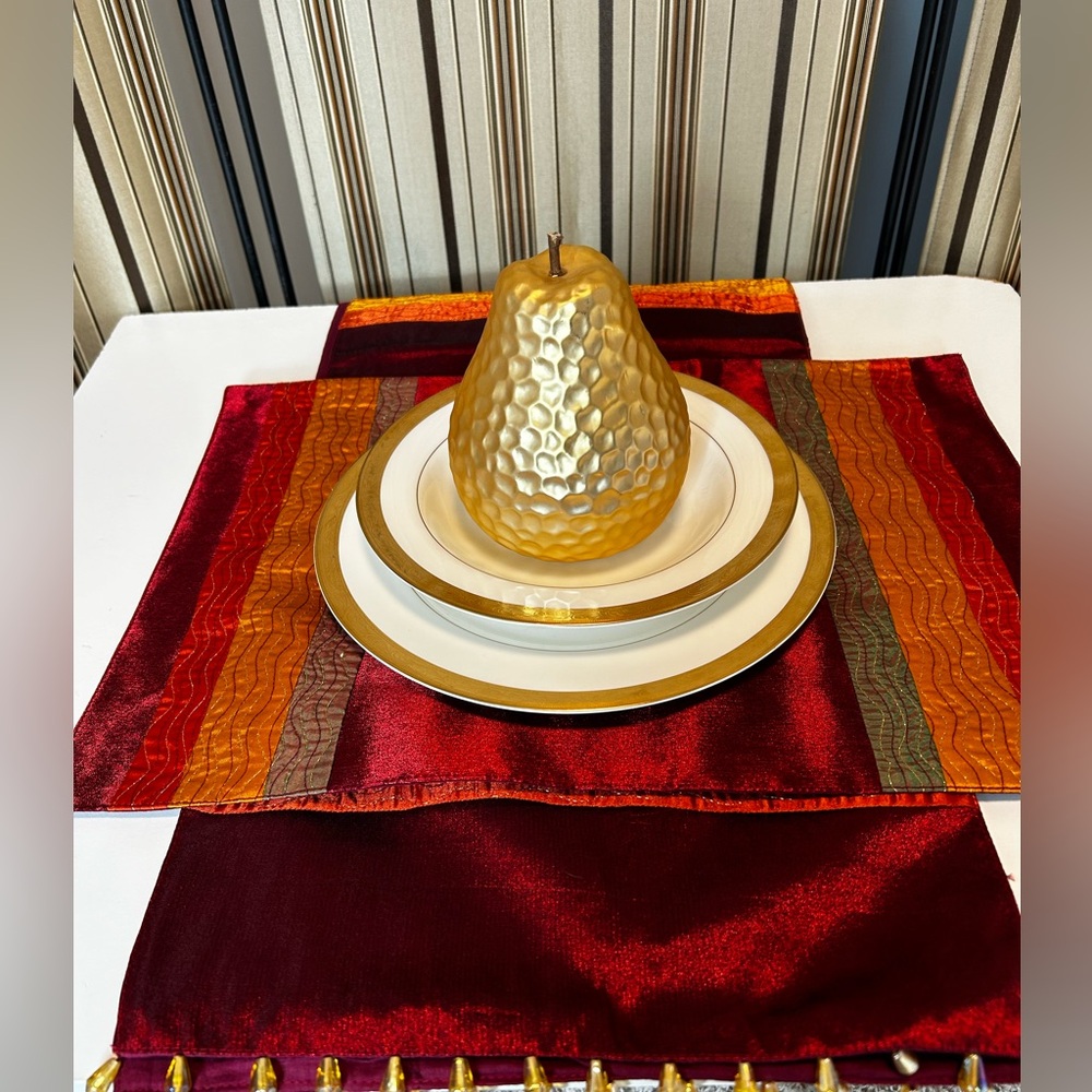 Organza runners and placemats